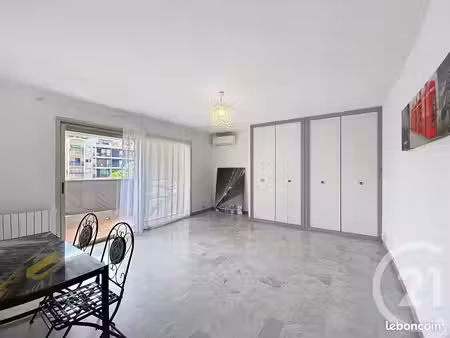 studio 1 pièce 33 m²
