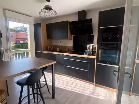 appartement t3 rénové de 76 5m² avec balcon  le perréon