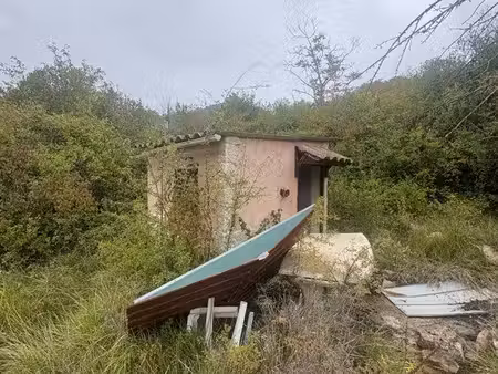 cabanon cadastré et 200 m2 de terrain