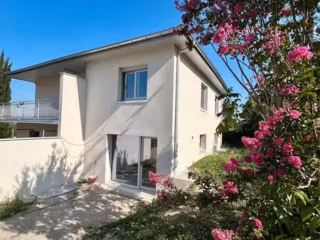 duplex avec jardin de 310m2 et trois stationnements