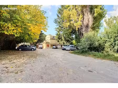 immeuble 40 pièces 906 m²