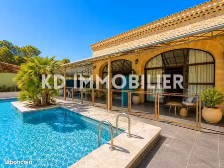 propriété 6 pièces 220 m²