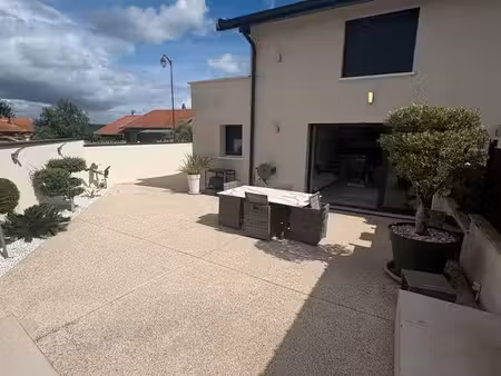 ternay centre – loft contemporain de charme 83 m² – garage – cour intérieure – terrasse pr