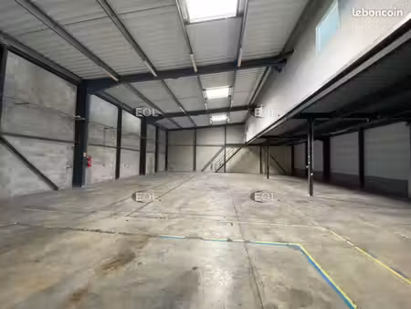 local bureaux 605 m²
