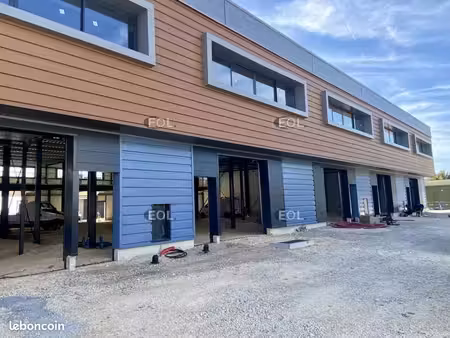 local d'activité 606 m²