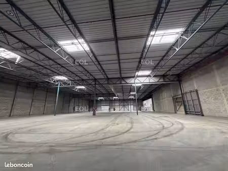 local logistique 2 493 m²