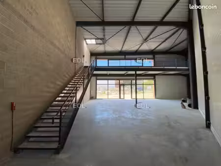 local d'activité 104 m²
