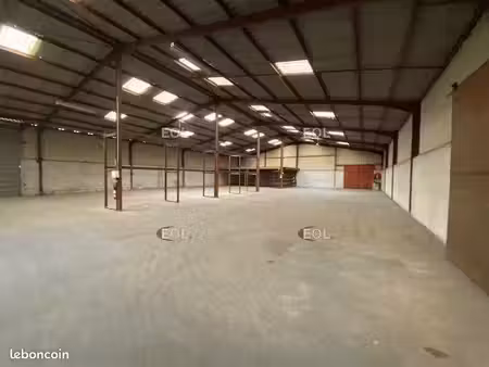 local d'activité 1 343 m²
