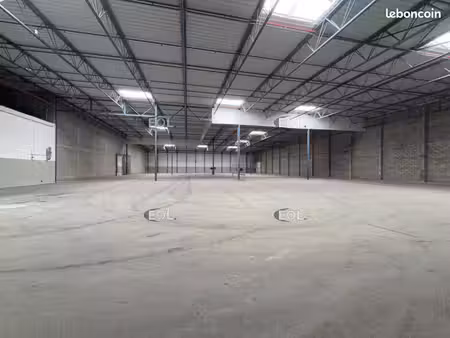 local logistique 7 592 m²