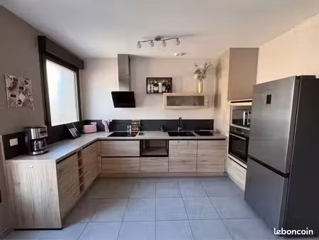 appartement t2 récent avec terrasse et garage fermé