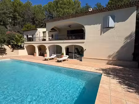 villa 245 m2 piscine à débordement entièrement rénové en 2026