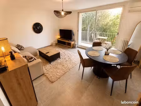 t3 meublé 71 m² – rénové à neuf – double balcon – box – vue sainte-victoire
