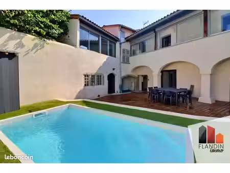 propriété 7 pièces 174 m²