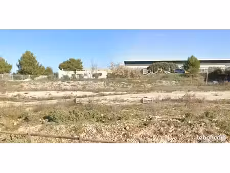 terrain 2 200 m² lambesc