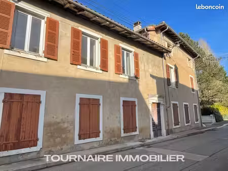 immeuble 270 m² guéreins