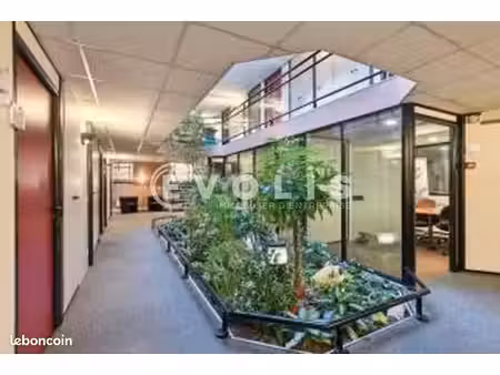 bureau 106 m²