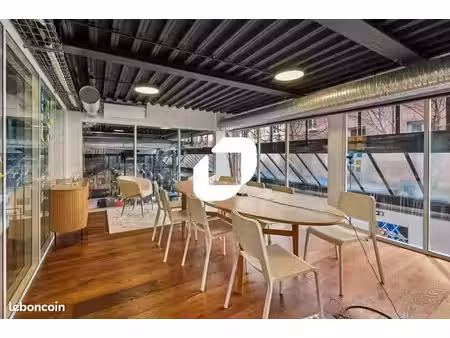 bureaux 610 m²