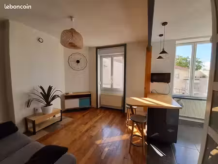 t2 bis meublé de 52 m² – lumineux et traversant – villeurbanne (place wilson)