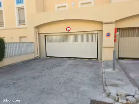 garage fermé sécurisé