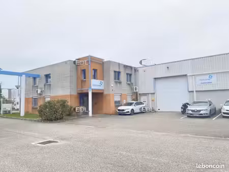 local d'activité 1 580 m²