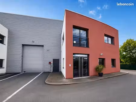 local 740 m² saint-genis-les-ollières