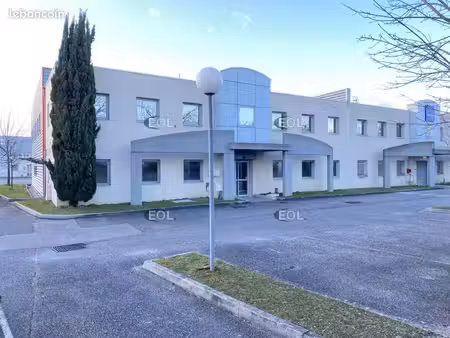 local d'activité 560 m²