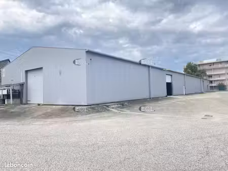 local d'activité 975 m²