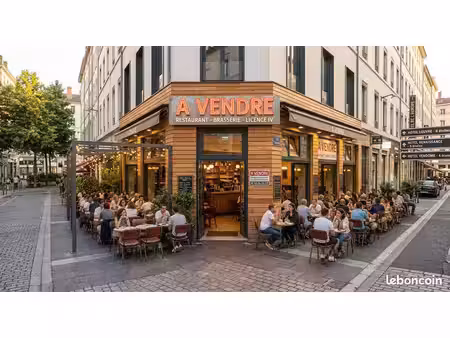 emplacement d'angle stratégique & façade ouvrante – clé en main
