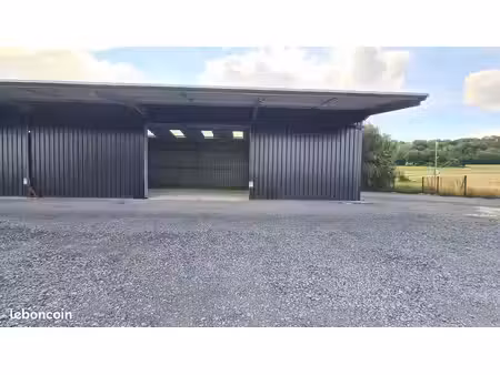 entrepôt / local d'activité 225 m² avec cour et accès pl