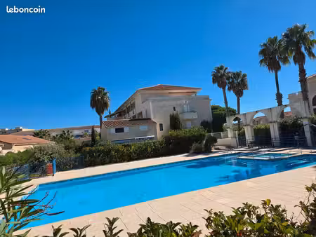 appartement t2 lavandou avec piscine