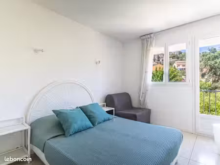 appartement traversant - 2 chambres - avec parking privé - à 10 mn à pied de la mer