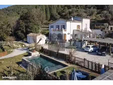 propriété 10 pièces 320 m²