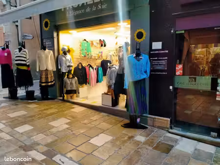 av commerce centre historique de hyères amplacement n 1