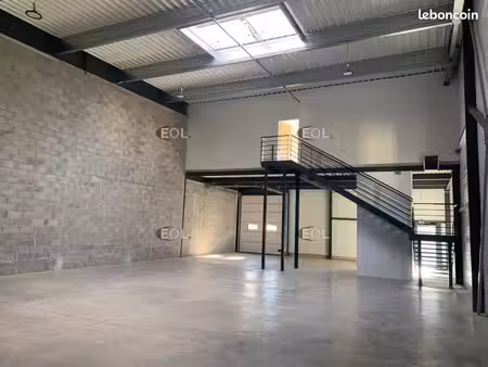 local d'activité 302 m²