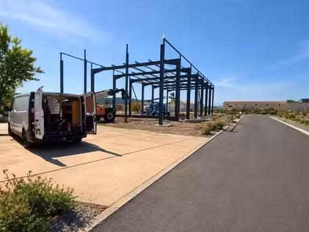 hangar commercial