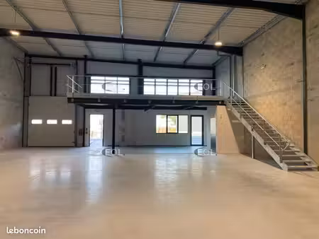 local d'activité 325 m²