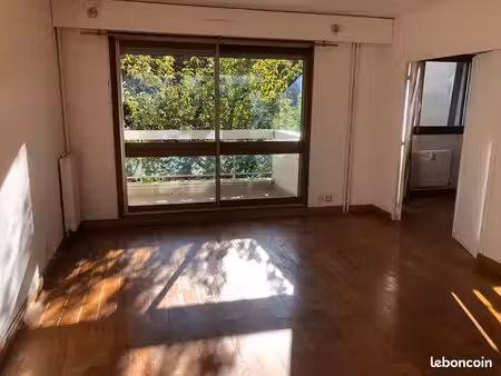appartement 3 chambres bon etat avec box et cave 100 mètre de la gare bievres