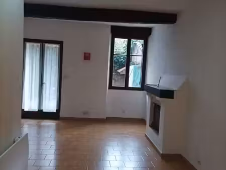 charmant petit appartement de village avec jardin
