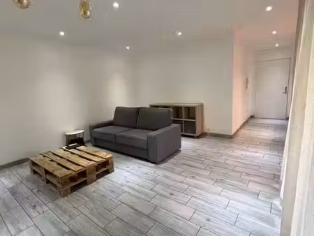 t2 46m2 avec terrasse 9m2 + parking