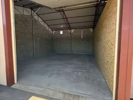 emtrepot de 100m2