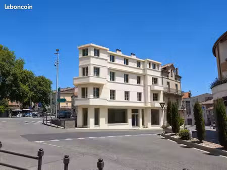 local professionnel / commercial de 270 m² – place de la paix à aubenas