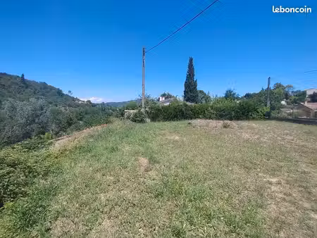 terrain 1 091 m² salavas