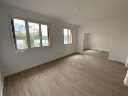 appartement 4 pieces de 73 m2 en centre-ville d'evreux