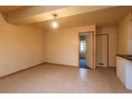 appartement t2 de 27.2 m2 au cœur du centre-historique de laval