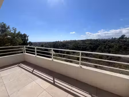 2 pièces dernier étage avec vue panoramique