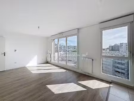 dernier etage avec balcon