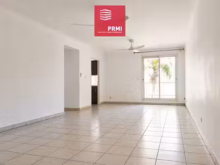 appartement t3 de 75 m2 avec varangue et parking - coeur de st denis