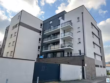 spécial investisseurs ! maromme studio loué avec balcon  parking et local vélo.