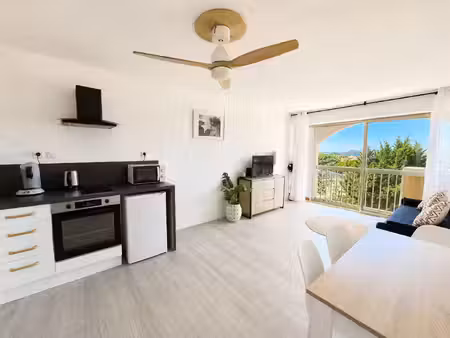 studio vue mer sur six fours les plages