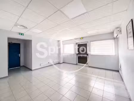 jarry - bureau de 25m2 à moudong